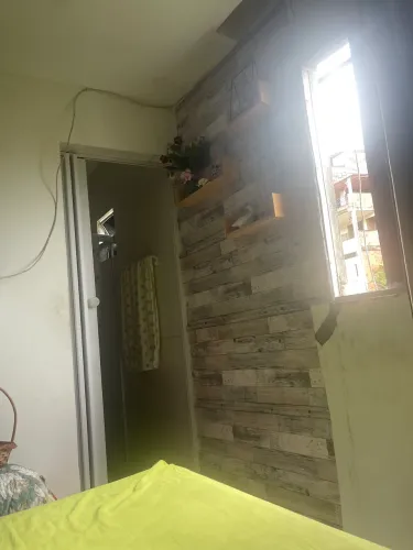 Casa pra alugar ,2 quartos sala cozinha área de serviço , casa bem ventilada