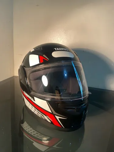 Capacete Taurus - tamanho 56
