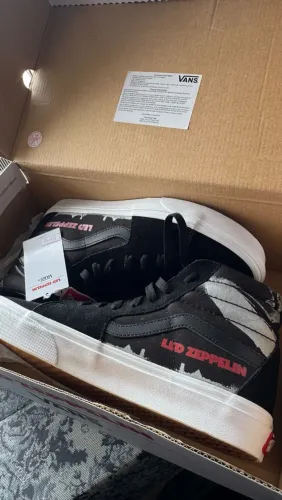 Tênis vans led zeppelin 599.00