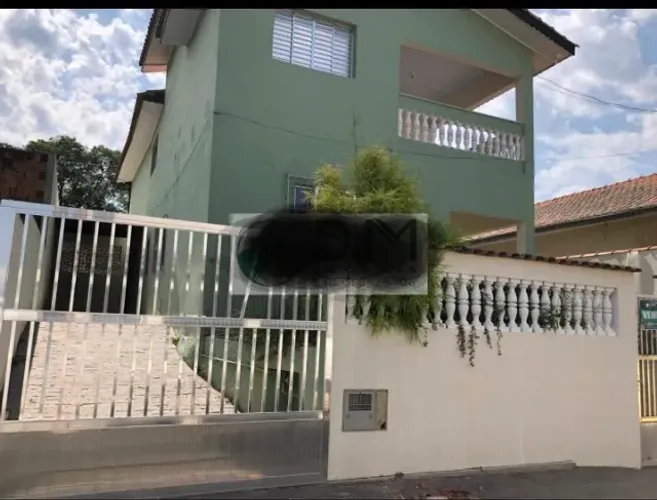 Ampla casa a venda em Cajati 