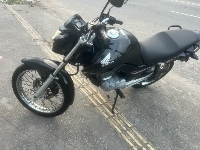 Vendo titan 150 ano 2015 moto bem conservada 