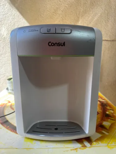 Purificador consul refil novo saindo água por baixo