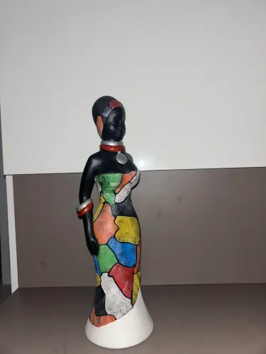 Escultura de negra africana
