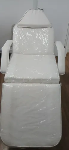 Maca Poltrona Cadeira Fixa Estética Estek Com Plastificação Cor Branco