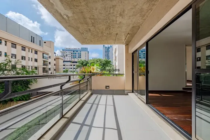 Apartamento à Venda no Edifício São Paulo Antigo, Real Parque, São Paulo | 240 m², 3 Dormi
