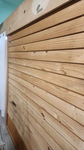 Painel Expositor Canaletado de Madeira Pinus