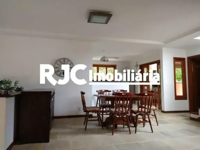 Imóvel para venda tem 172 metros quadrados com 3 quartos em Vargem Grande - Teresópolis - 