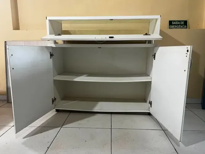 ARMÁRIO VITRINE
