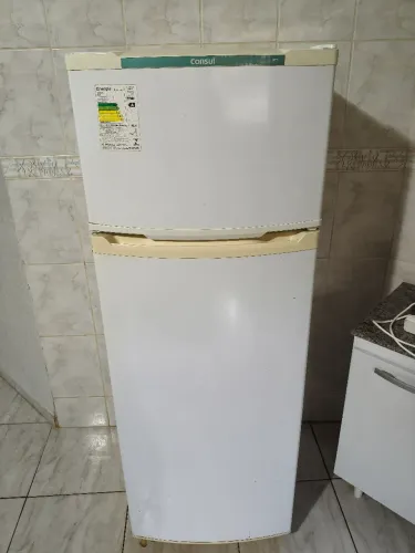 Geladeira consul em ótimo estado e funcionando