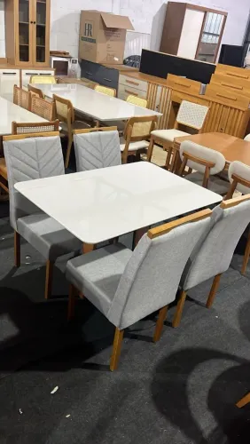 Mesa de Jantar elegante com 4 cadeiras