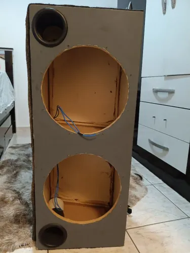 Vendo caixa de grave, para 2 auto falantes de 12. 