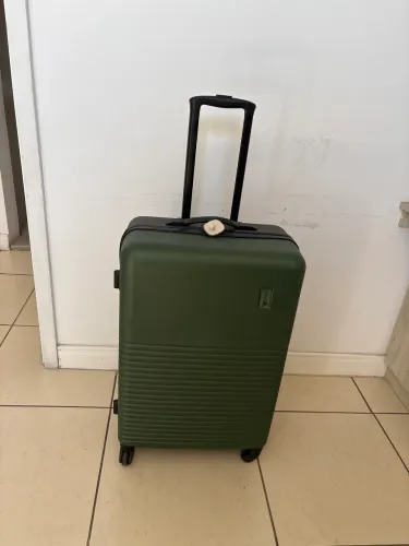 Mala com quatro rodinhas 23 quilos