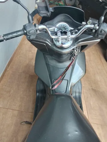 Vendo ou troco Honda PCX 150cc 2017 troco por uma N MAX yamara