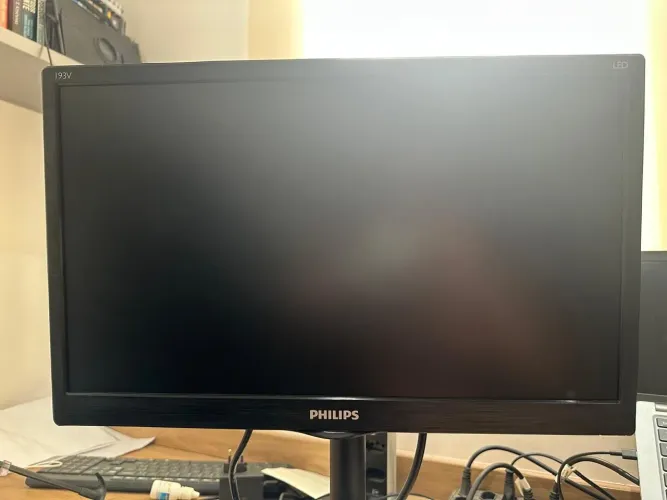 Monitor 18.5'