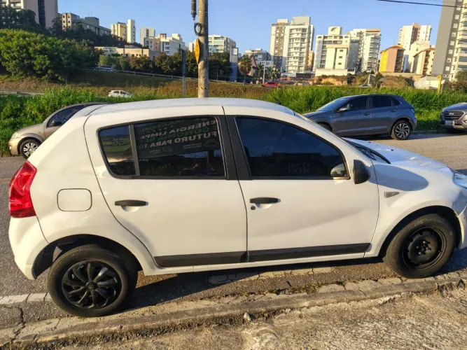 Renault Sandero Authentique Hi-flex 1.0 16V 5P 2013