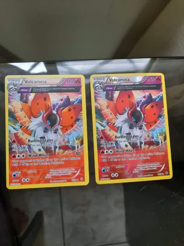 Lote 2 Cartas Pokémon Volcarona 18/98 - Normal + Holográfica