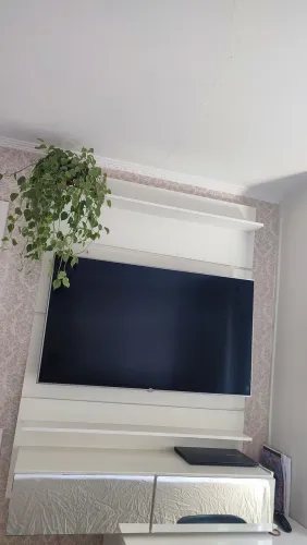 Painel com gavetas espelhadas