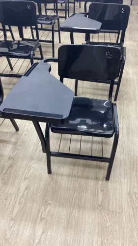 32 Cadeiras de faculdade