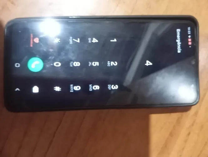 Vende se um celular galáxia a 07 praticamente novo 128 duas semanas de comprado 