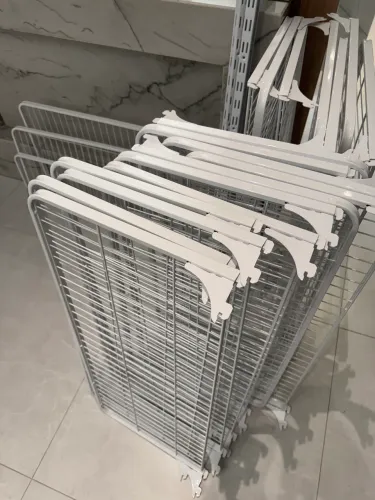 Araras para roupas novas