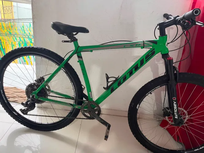 Vendo bicicleta lótus aro 29 pedal freio hidráulico 