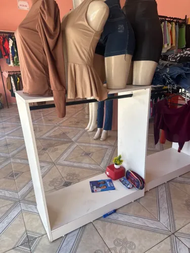 Balcão de loja meio