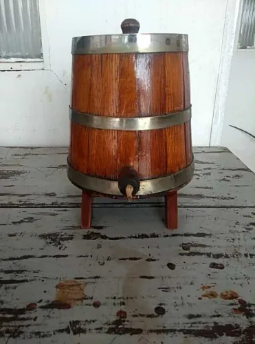 Corote de Madeira ( Para decoração, pois está vazando embaixo)
