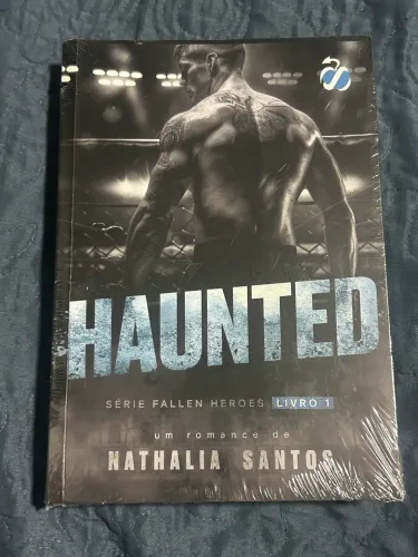 Livro romance Haunted Nathalia Santos