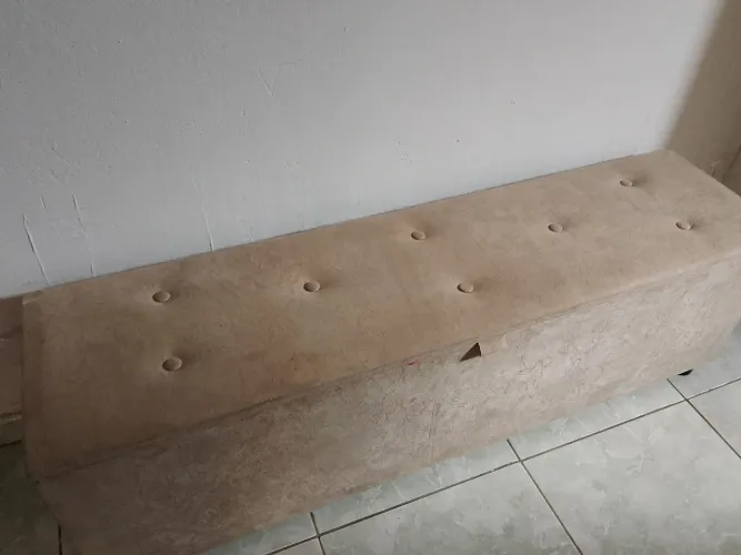 Baú beje para guardar roupas