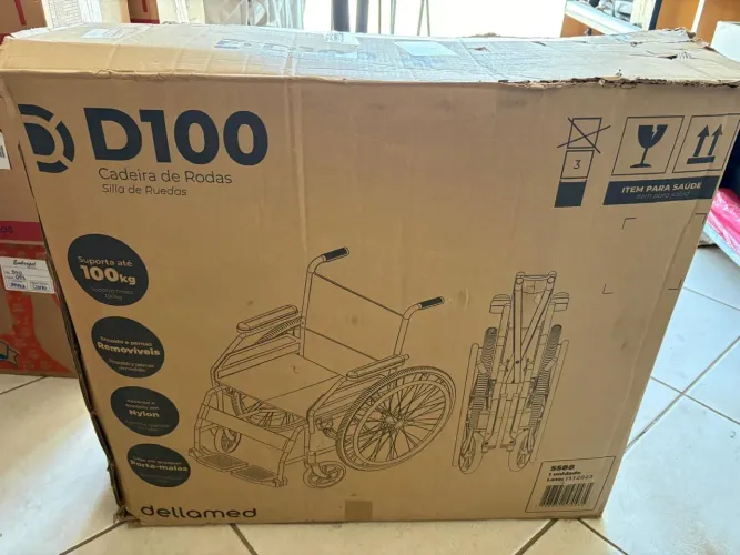 Cadeira de Roda D100 semi nova