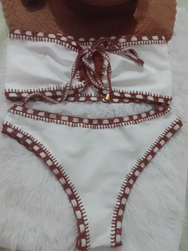 Biquini artesanais de lycra com detalhes em croch