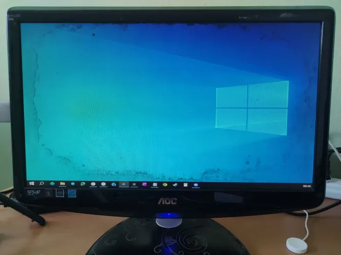 Monitor AOC 18.5 Polegadas (Com Defeito / Tela Manchada)