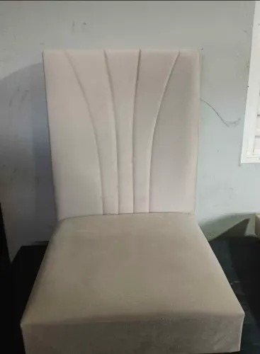 Vendo 8 cadeiras novas na caixa obs nao vem os pés