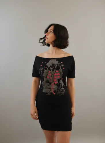 vestido preto com decote careca 