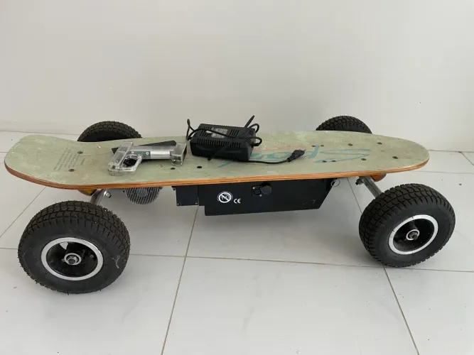 Skate elétrico rodas com pneu biscoito - precisa manutenção