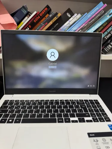 Samsung Book I3