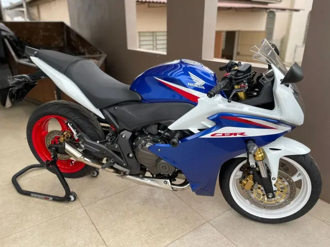 CBR 600F 2014 Impecável Apenas venda.