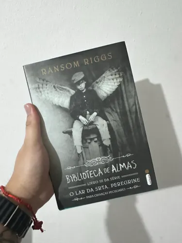 Livro : Biblioteca de Almas - Capa Dura