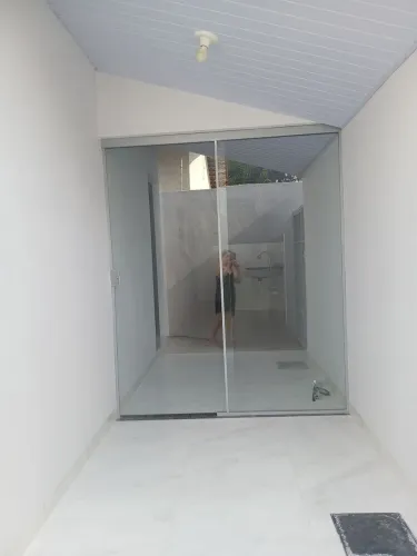 Alugo casa de fundo