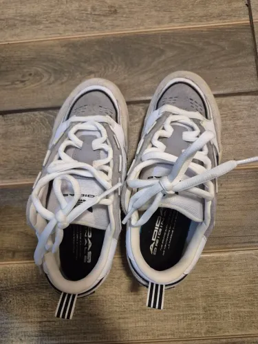Tenis adidas tam 40