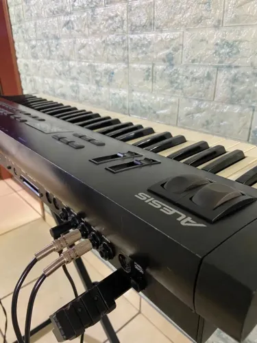 Teclado Sintetizador Alesis QS6
