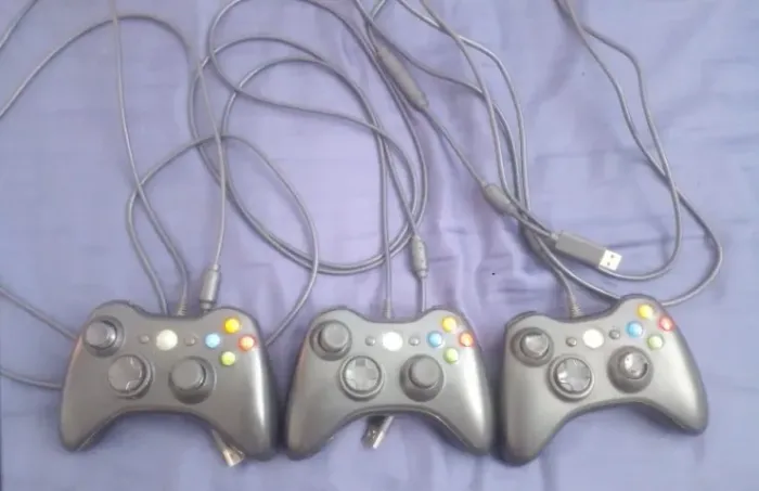 3 Controles Xbox 360 com defeito