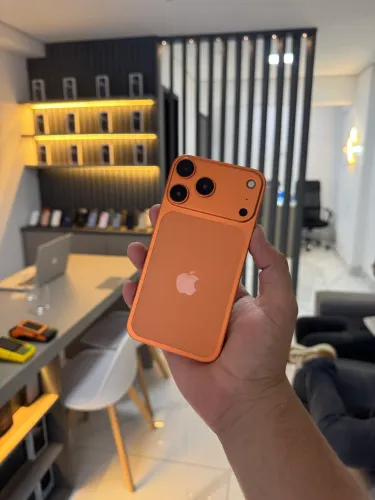 IPHONE XR 128 GIGAS NA CARCAÇA DO 17 PRO