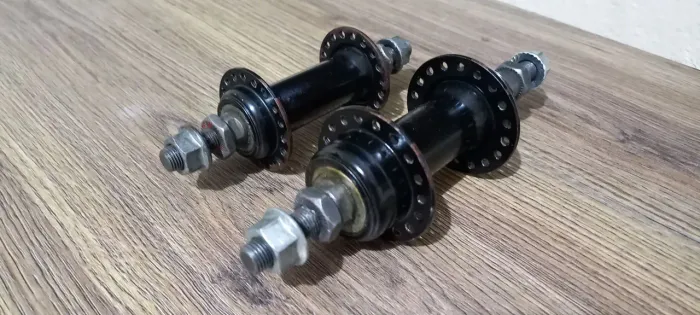 Cubos de Ferro em Esfera para Bike 