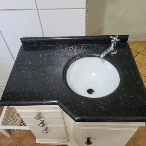 Armário de banheiro