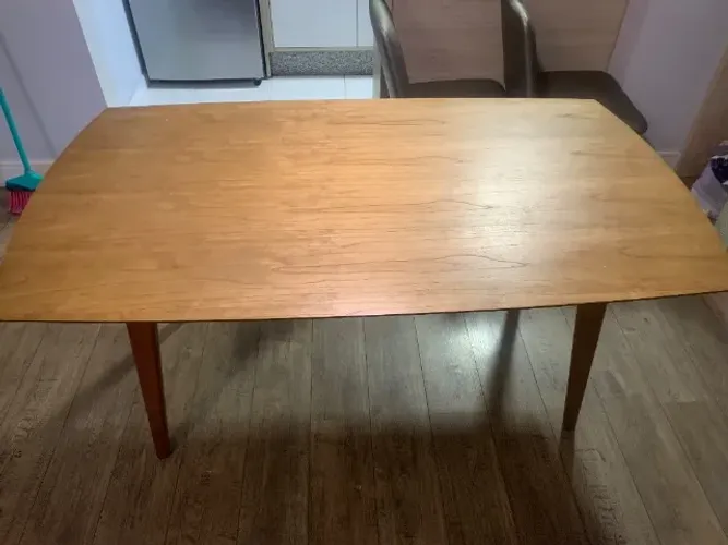 Mesa de jantar 6 lugares de madeira