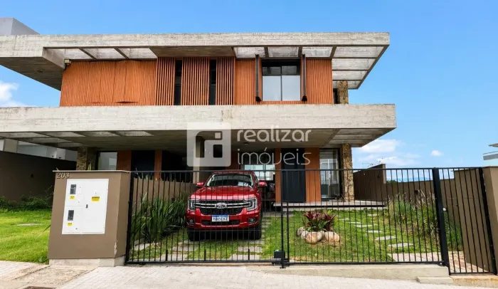 Casa Alto Padrão com 5 dormitórios no Rio Tavares, Florianópolis.