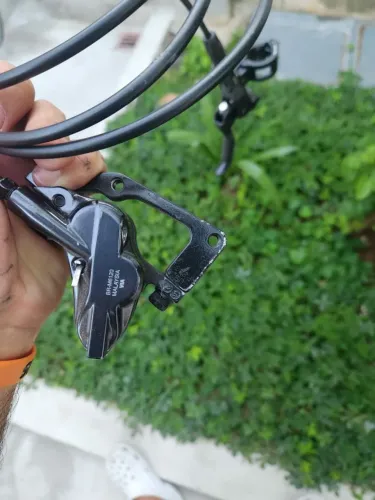 Freio traseiro Shimano deore m6100 4pistao