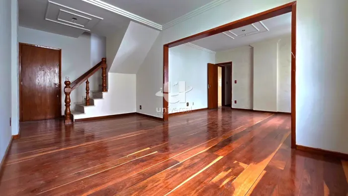 Cobertura ampla no Centro com 4 quartos e 2 vagas Espaço e infinitas possibilidades