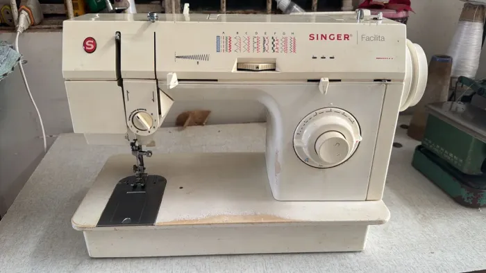 Máquina de costura singer